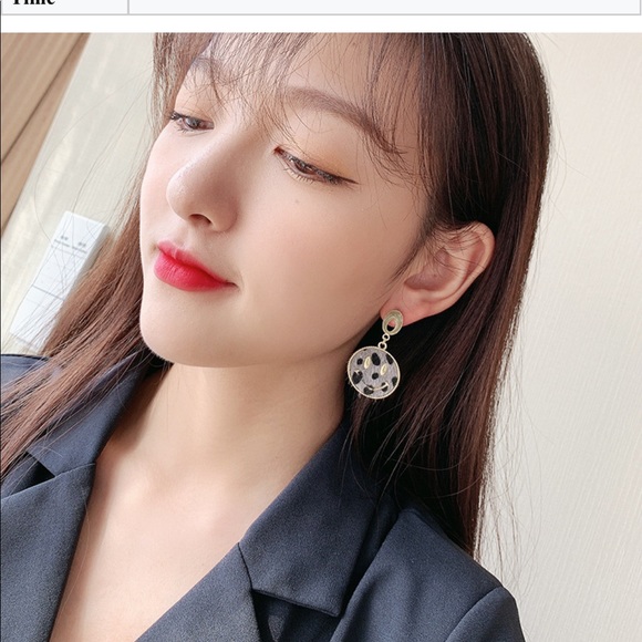 Earring - Picture 5 of 5